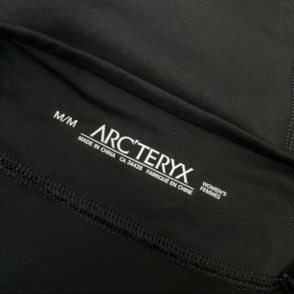 ARC’TERYX Black Phase SL Zip Neck LS Shirt - Picture 6 of 8